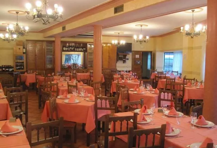 فندق Hostal Restaurante Santa Cruz
