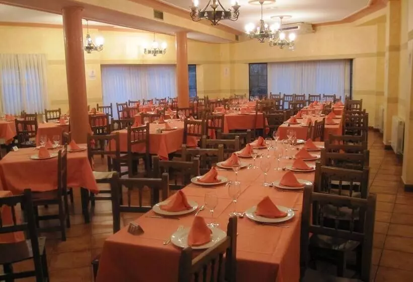 فندق Hostal Restaurante Santa Cruz