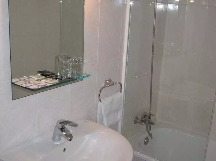 فندق Hostal Restaurante Santa Cruz