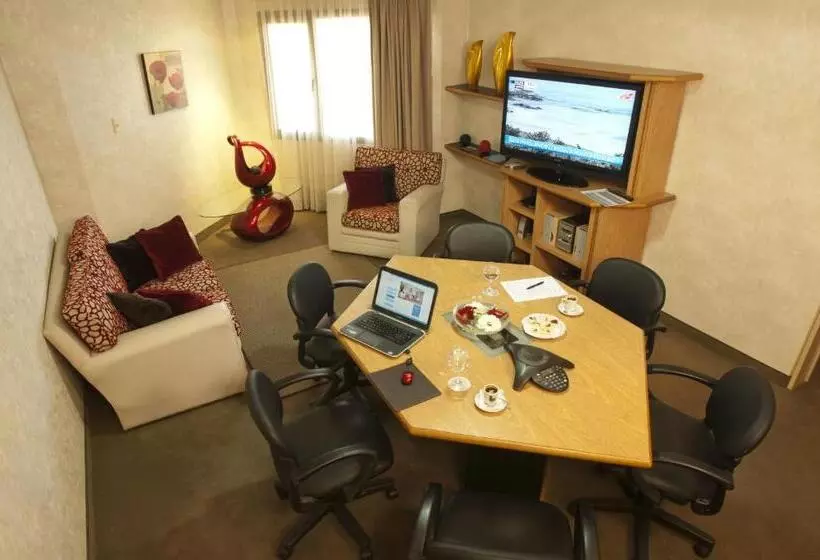 هتل Land Express Neuquen