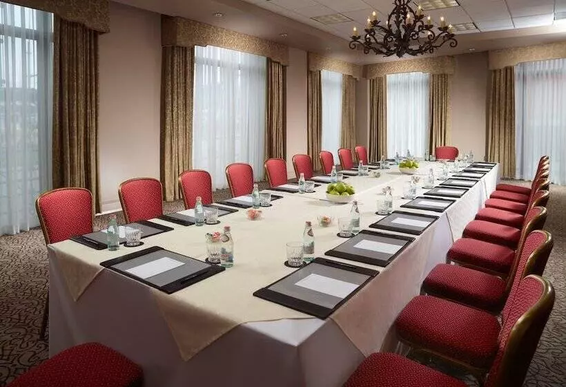 בית מלון כפרי Omni Riverfront New Orleans