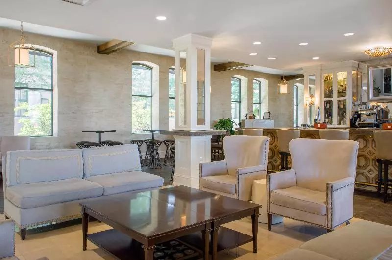 בית מלון כפרי Omni Riverfront New Orleans