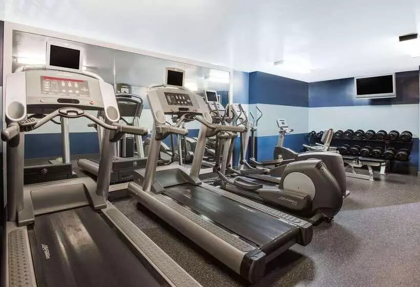 ホテル Wyndham Garden Inn Pittsburgh Airport