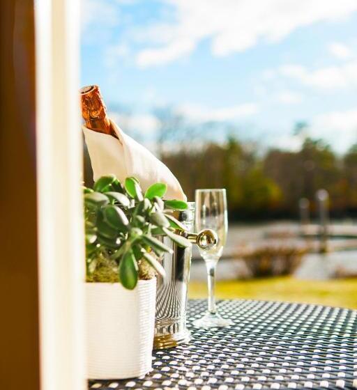 Szálloda Yachtsman Lodge & Marina