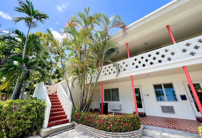 فندق على الطريق Winterset A North Beach Village Resort