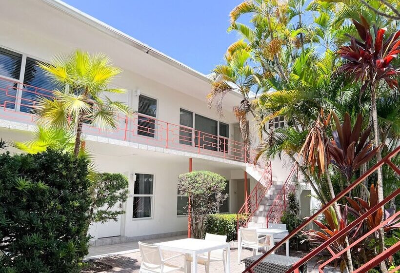 فندق على الطريق Winterset A North Beach Village Resort