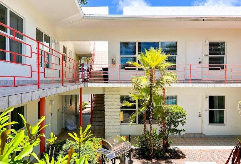 فندق على الطريق Winterset A North Beach Village Resort