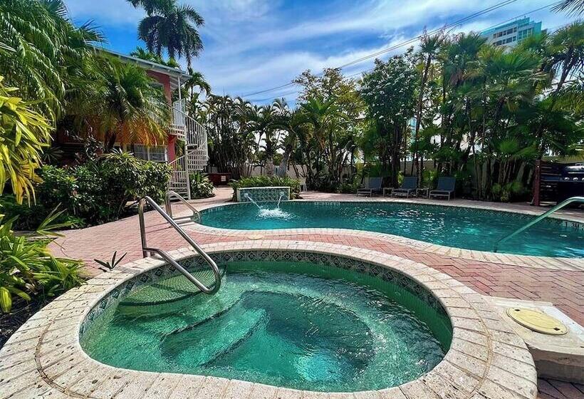 فندق على الطريق Winterset A North Beach Village Resort