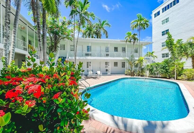 فندق على الطريق Winterset A North Beach Village Resort