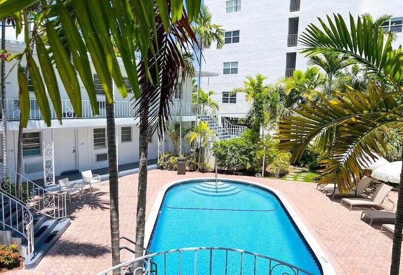 فندق على الطريق Winterset A North Beach Village Resort