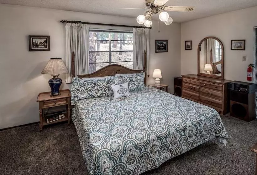 Aztex Retreat Three Bedroom Cabin