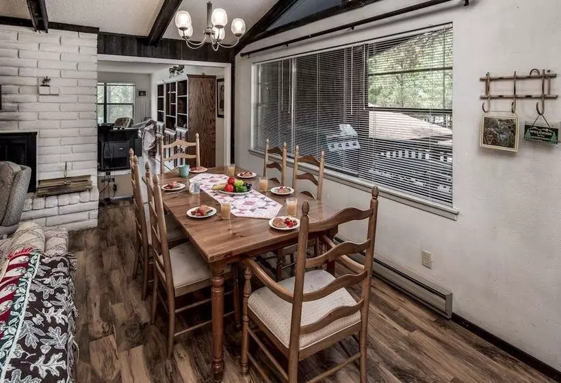 Aztex Retreat Three Bedroom Cabin