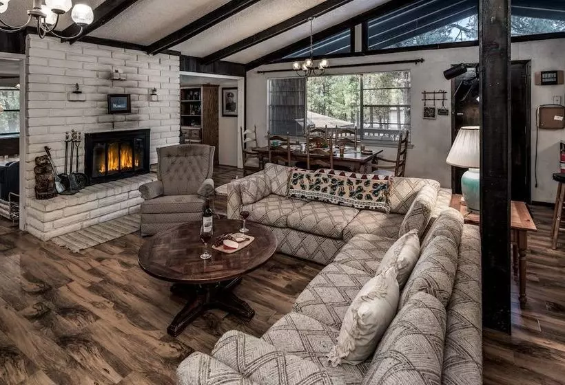 Aztex Retreat Three Bedroom Cabin