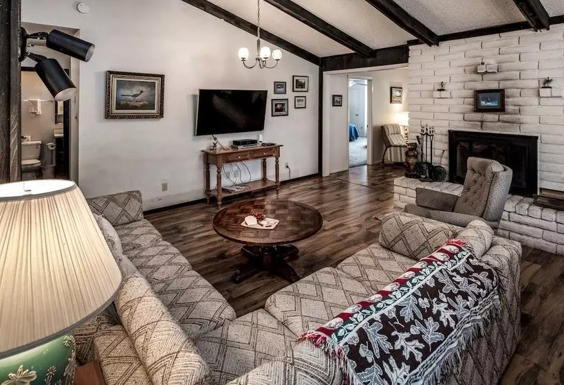 Aztex Retreat Three Bedroom Cabin