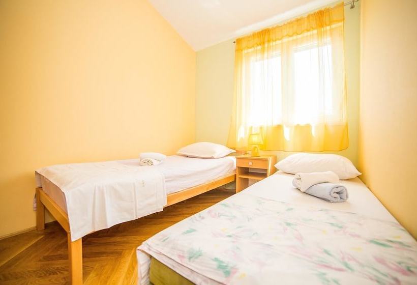 Apartments Ivo Kastel L / Three Bedrooms