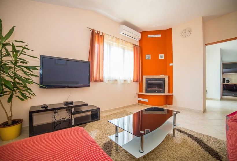 Apartments Ivo Kastel L / Three Bedrooms