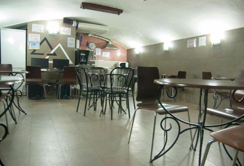 Хостел Be Ramblas Guest House