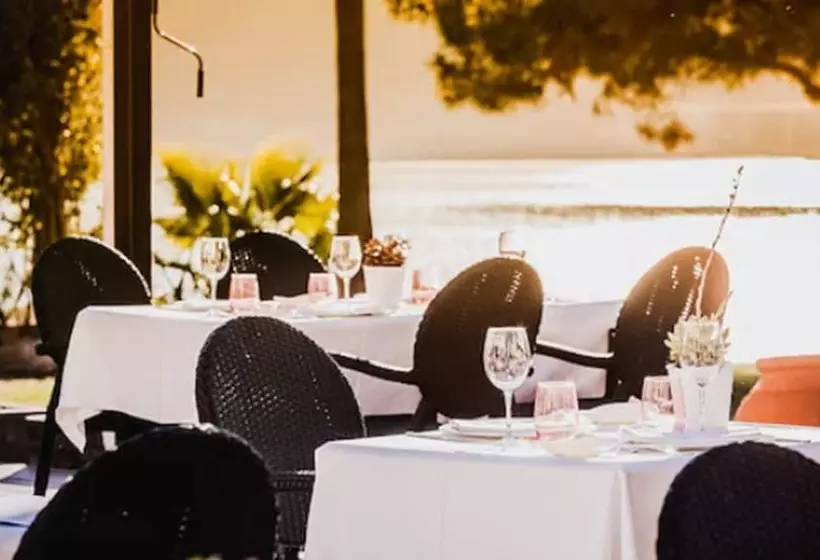 B Bou Hotel La Viñuela & Spa