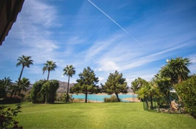 B Bou Hotel La Viñuela & Spa