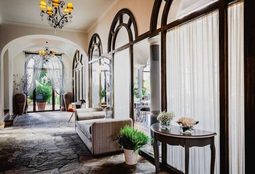 B Bou Hotel La Viñuela & Spa