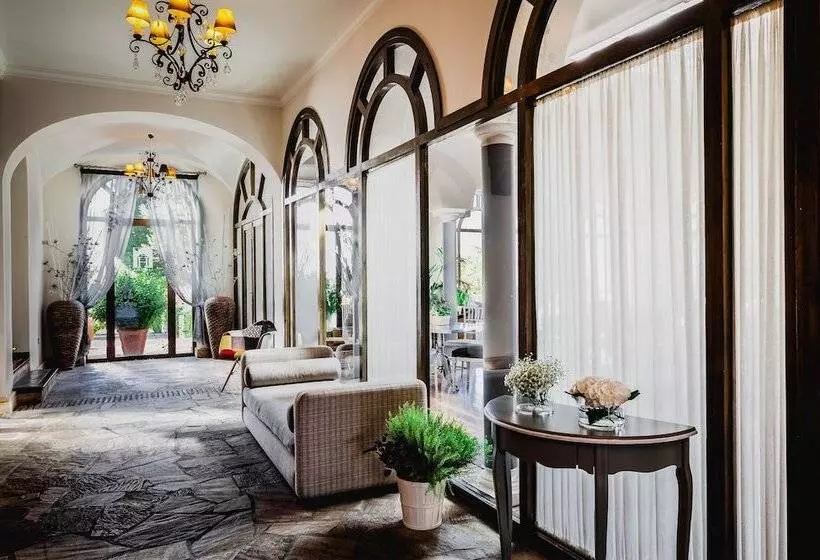 B Bou Hotel La Viñuela & Spa