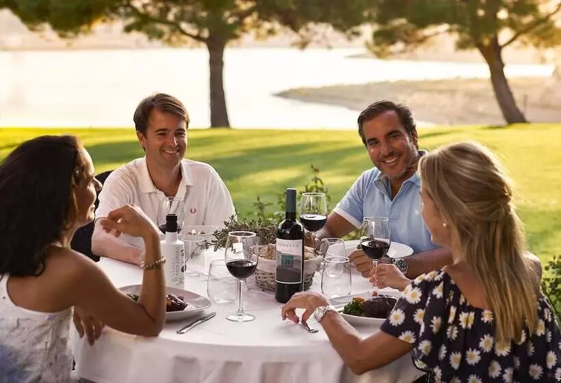 B Bou Hotel La Viñuela & Spa