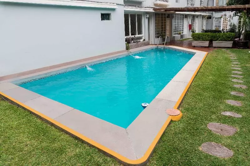 هتل Basadre Suites