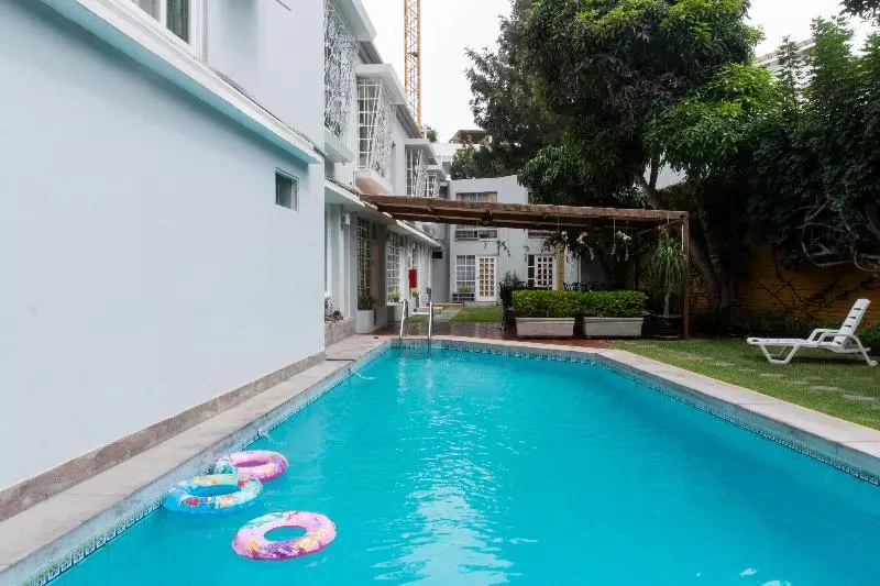 هتل Basadre Suites