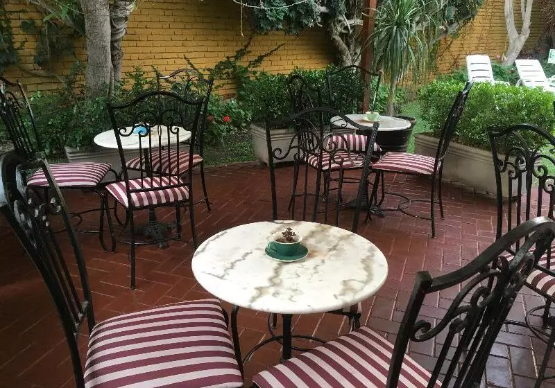 هتل Basadre Suites