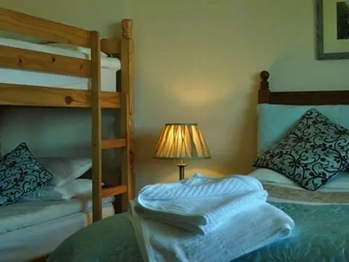 בית מלון כפרי Caledonian House