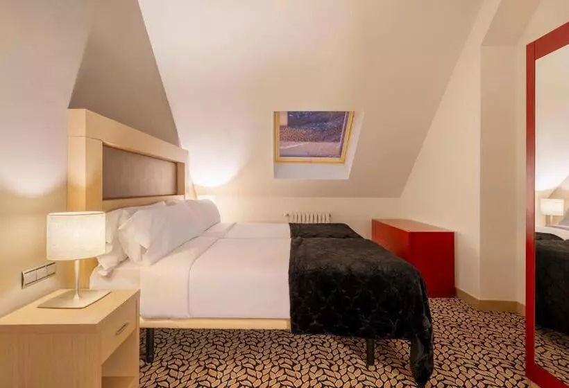 Отель Eurostars Royal Tanau