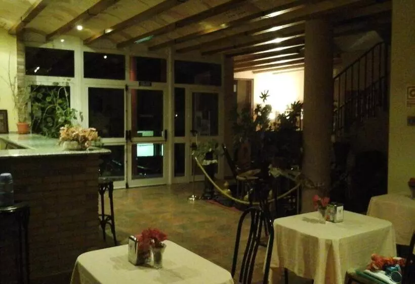 فندق Hostal Piñera