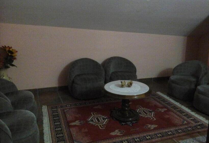 Hotelli Hostal Piñera