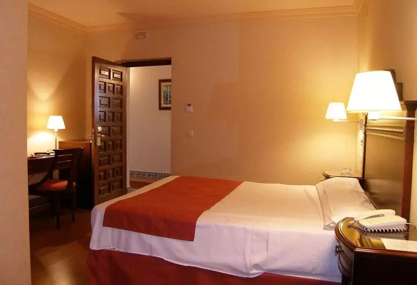 Отель Santo Domingo Lucena