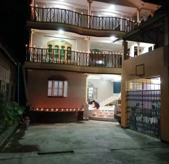 ホテル Chandras Residency