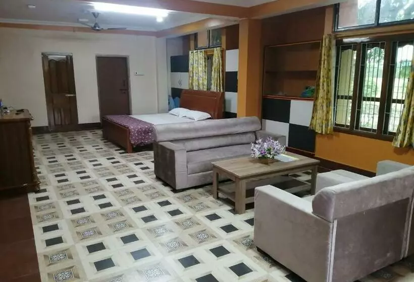 ホテル Chandras Residency