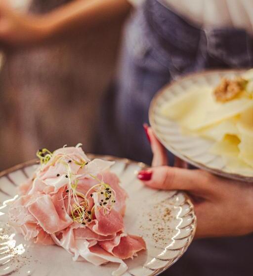 Kai 36   Hotel Zwischen Fels Und Fluss