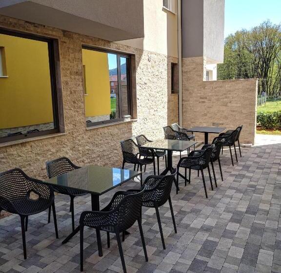 تختخواب و صبحانه Vesna