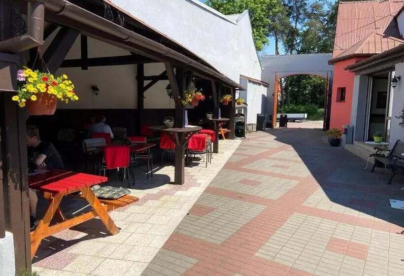Majatalo Penzion A Restaurace Na Jízdárně