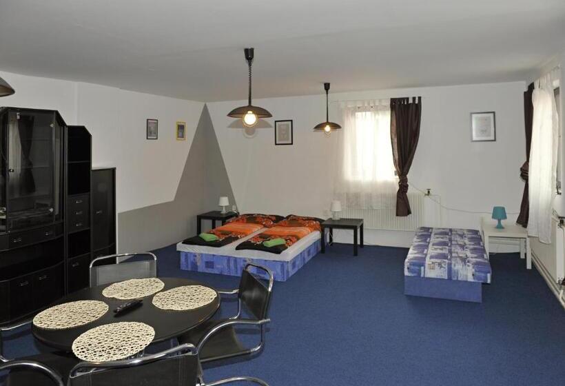 Panzió Penzion A Restaurace Na Jízdárně