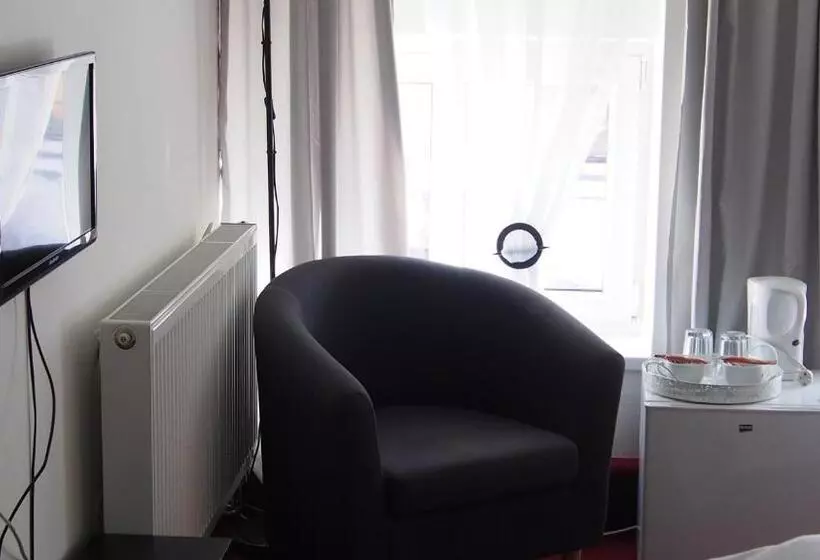 Majatalo Penzion A Restaurace Na Jízdárně