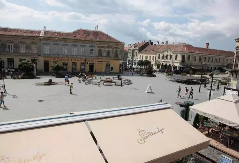 Hotelli Portré Panzió