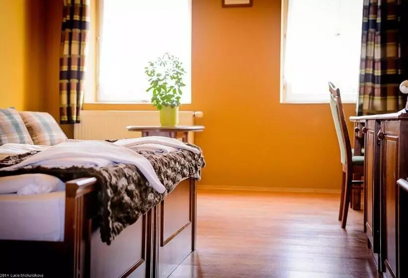 Majatalo Penzion Pod Kašnou