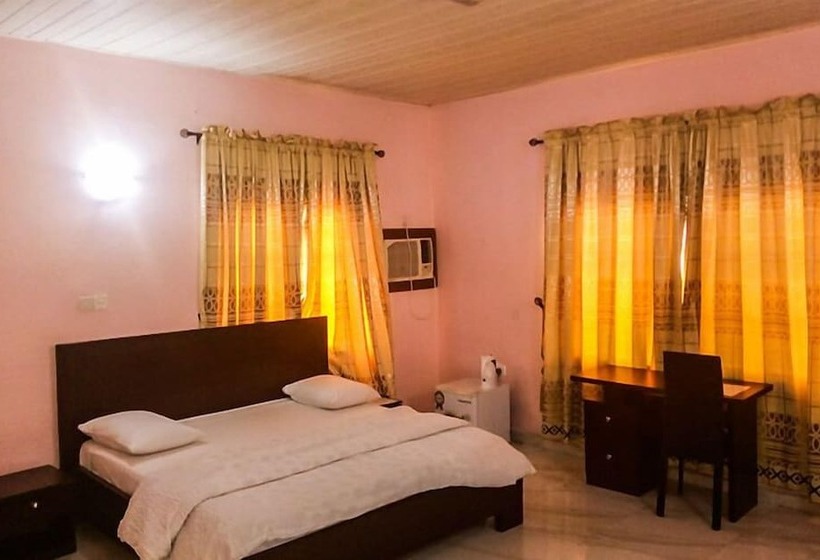 Carabana Hotel & Suites