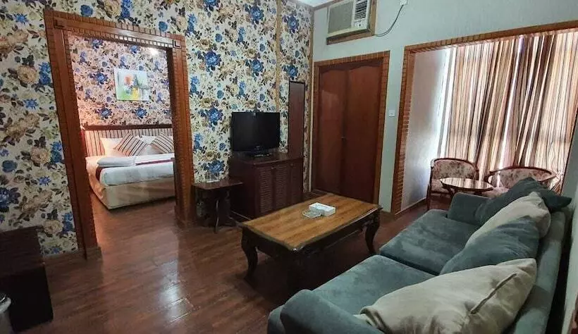 هتل Capital O 125 Moon Plaza