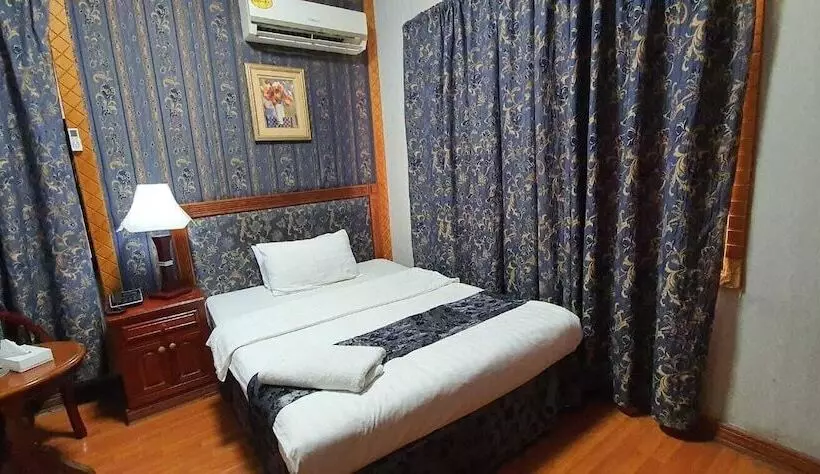 هتل Capital O 125 Moon Plaza