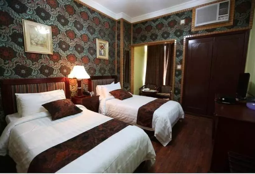 هتل Capital O 125 Moon Plaza