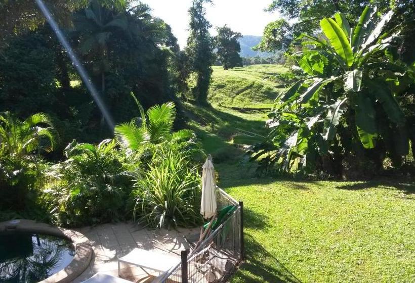 בית מלון כפרי Daintree Village Hideaway