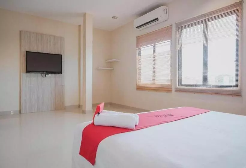 ホテル Reddoorz Plus Near Ferry Terminal Batam Center