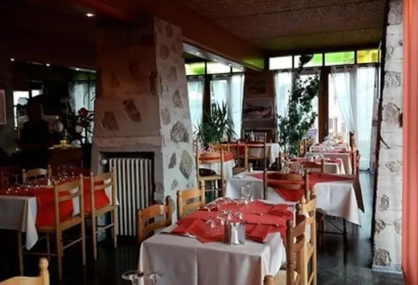 ホテル Restaurant Le Chalet